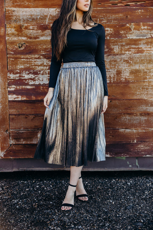 METALLIC PLEAT SKIRT IN STARDUSK