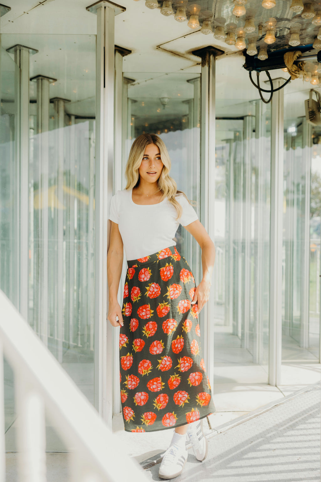 TEXTURED MIDI SKIRT IN RASPBERRY JAM