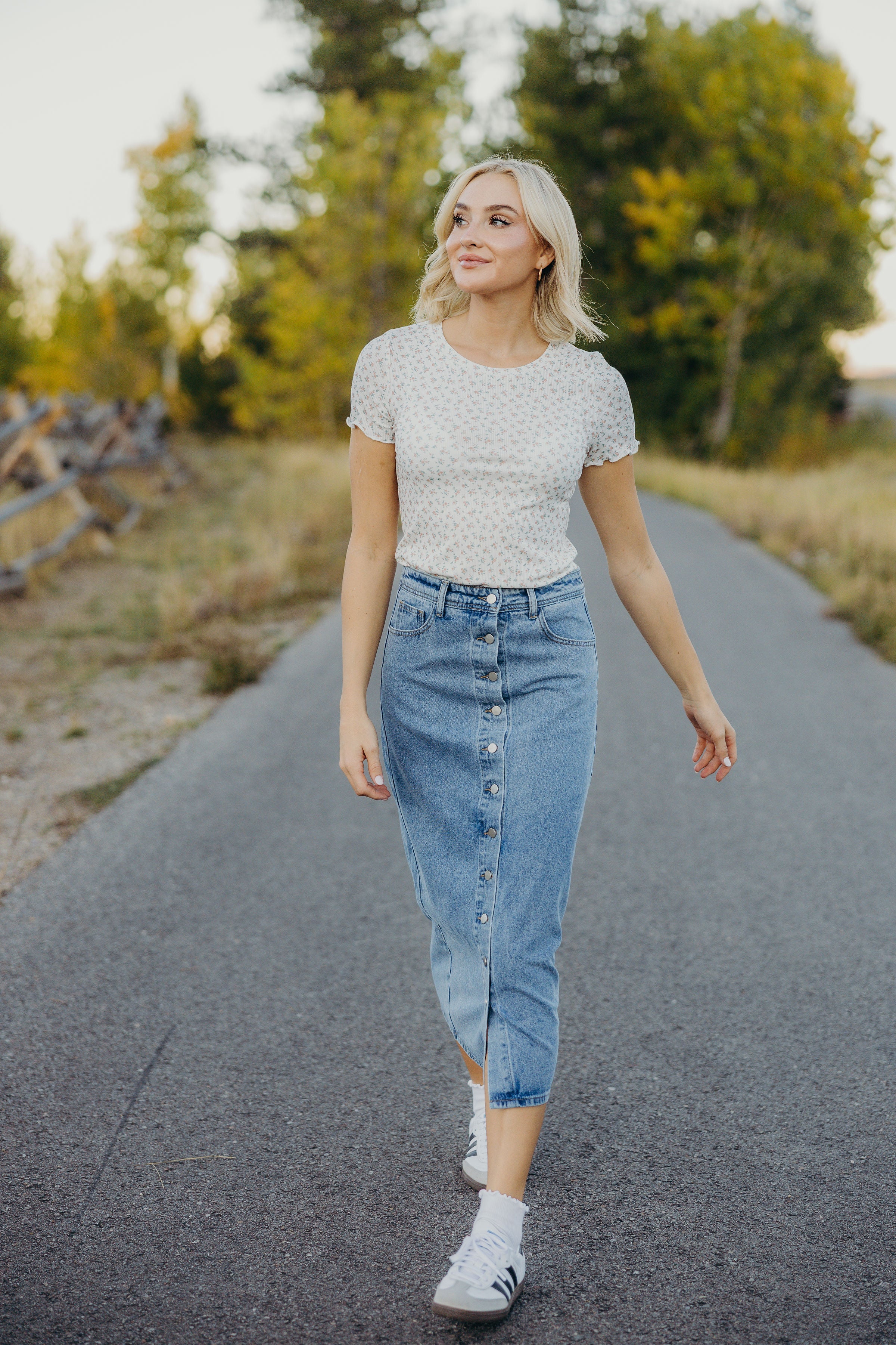 LETTUCE EDGE TEE IN COTTAGE CLAY