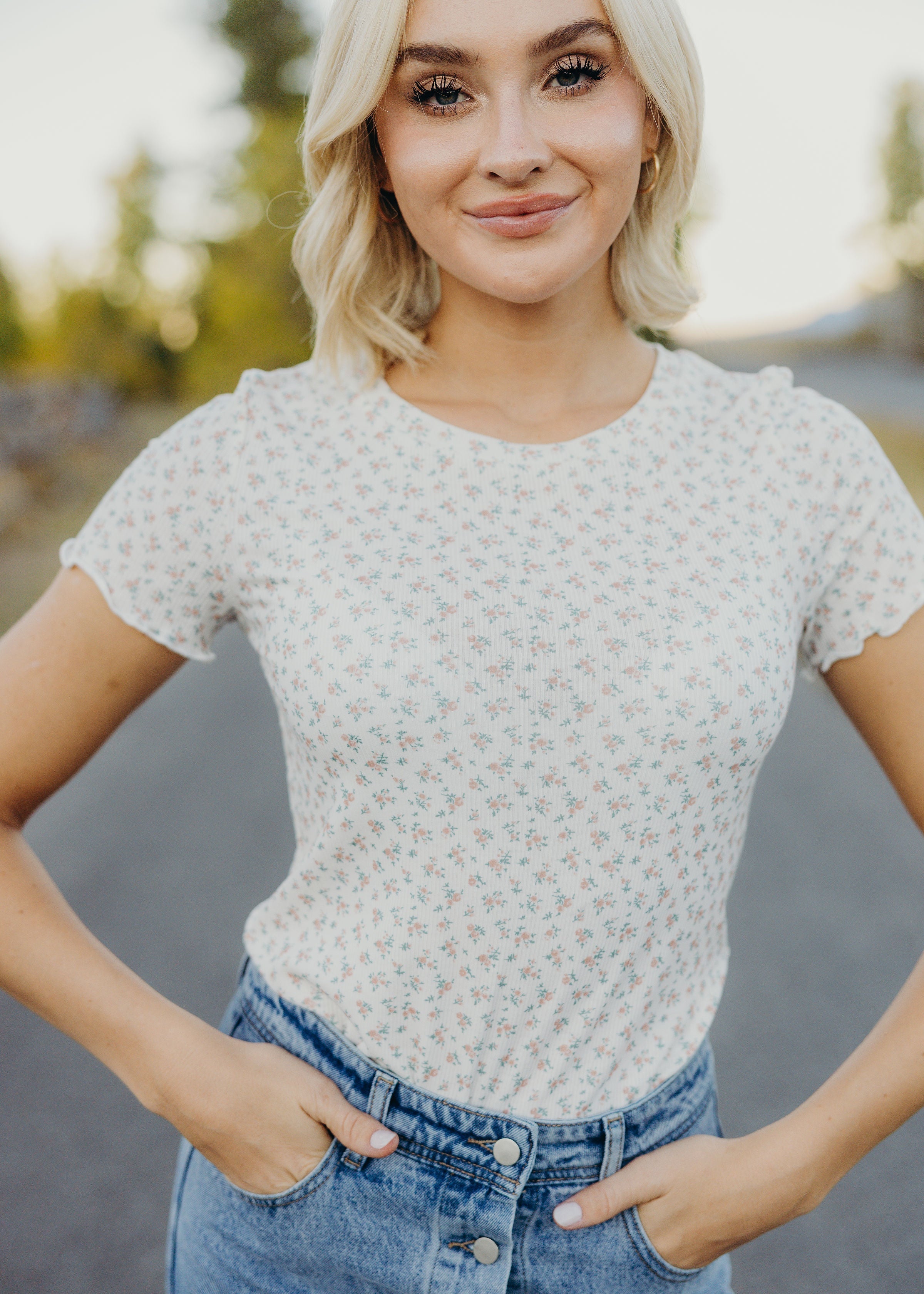 LETTUCE EDGE TEE IN COTTAGE CLAY