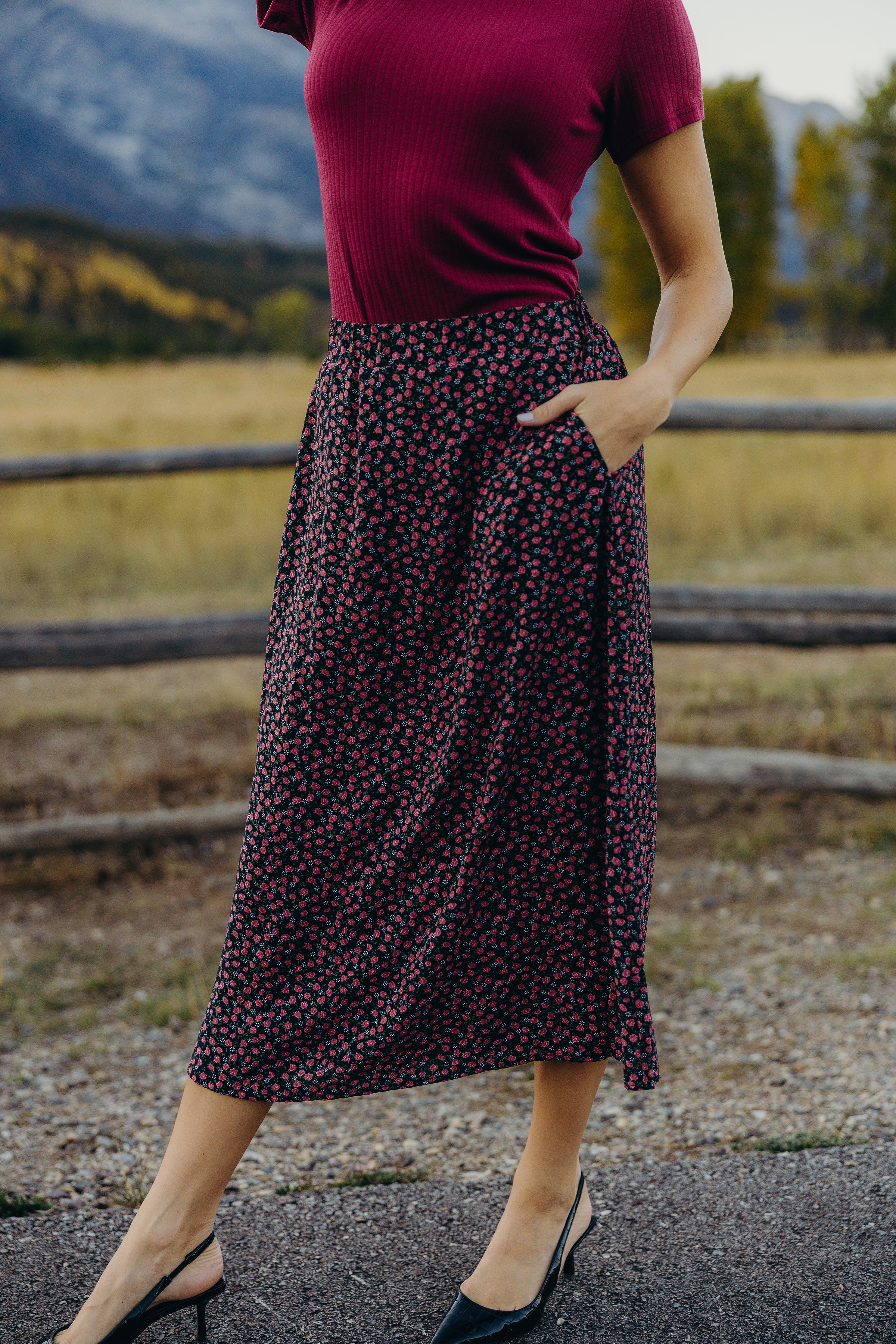 TEXTURED MIDI SKIRT IN COYOTE ROSE