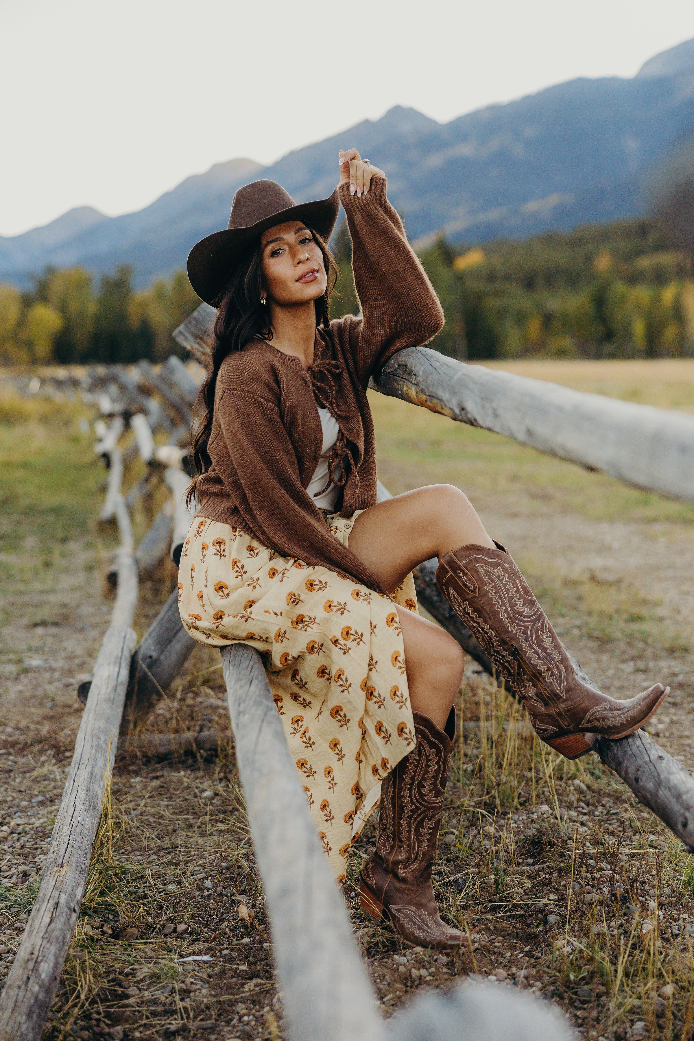 BOW FRONT CROP SWEATER IN FAWN