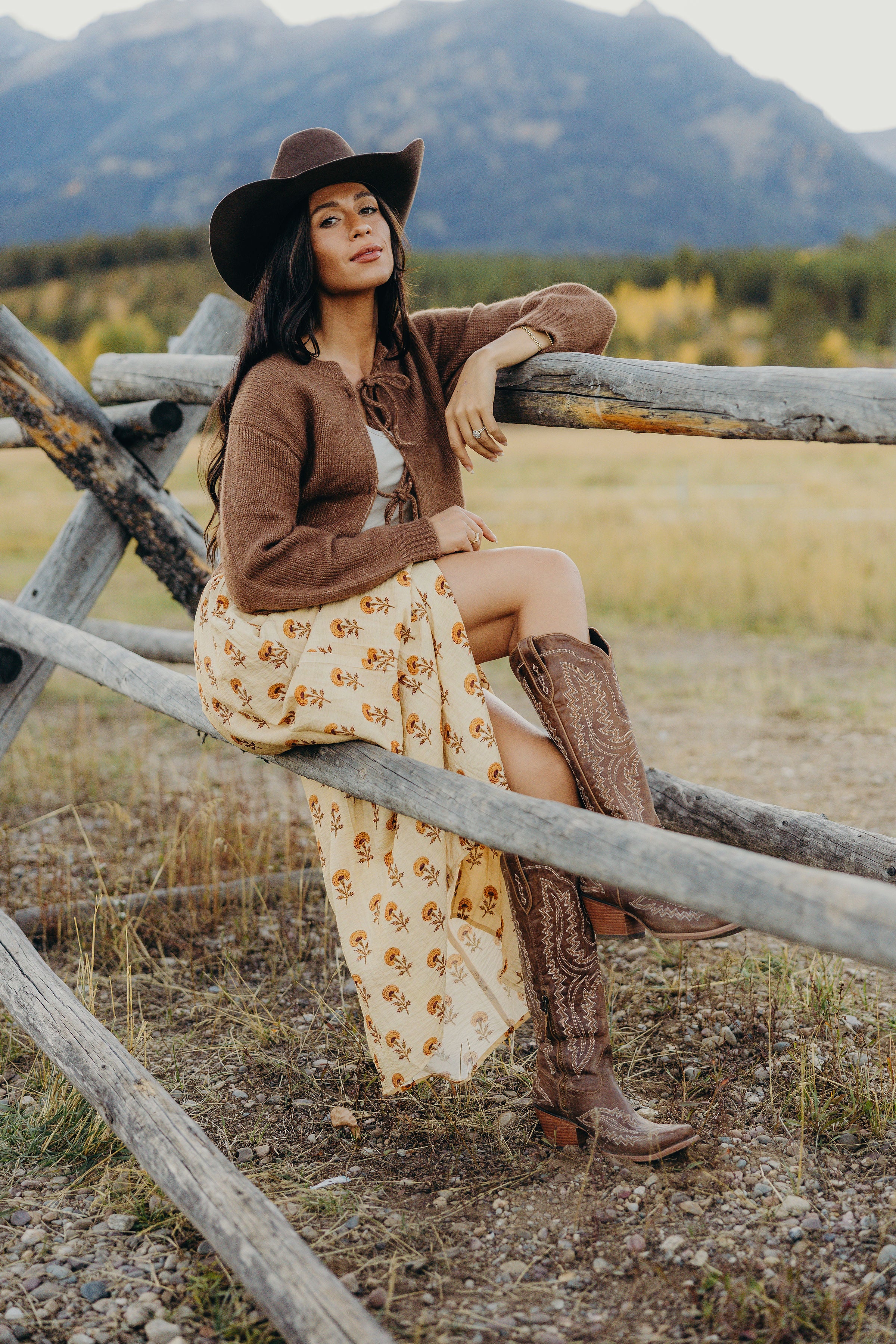 BOW FRONT CROP SWEATER IN FAWN