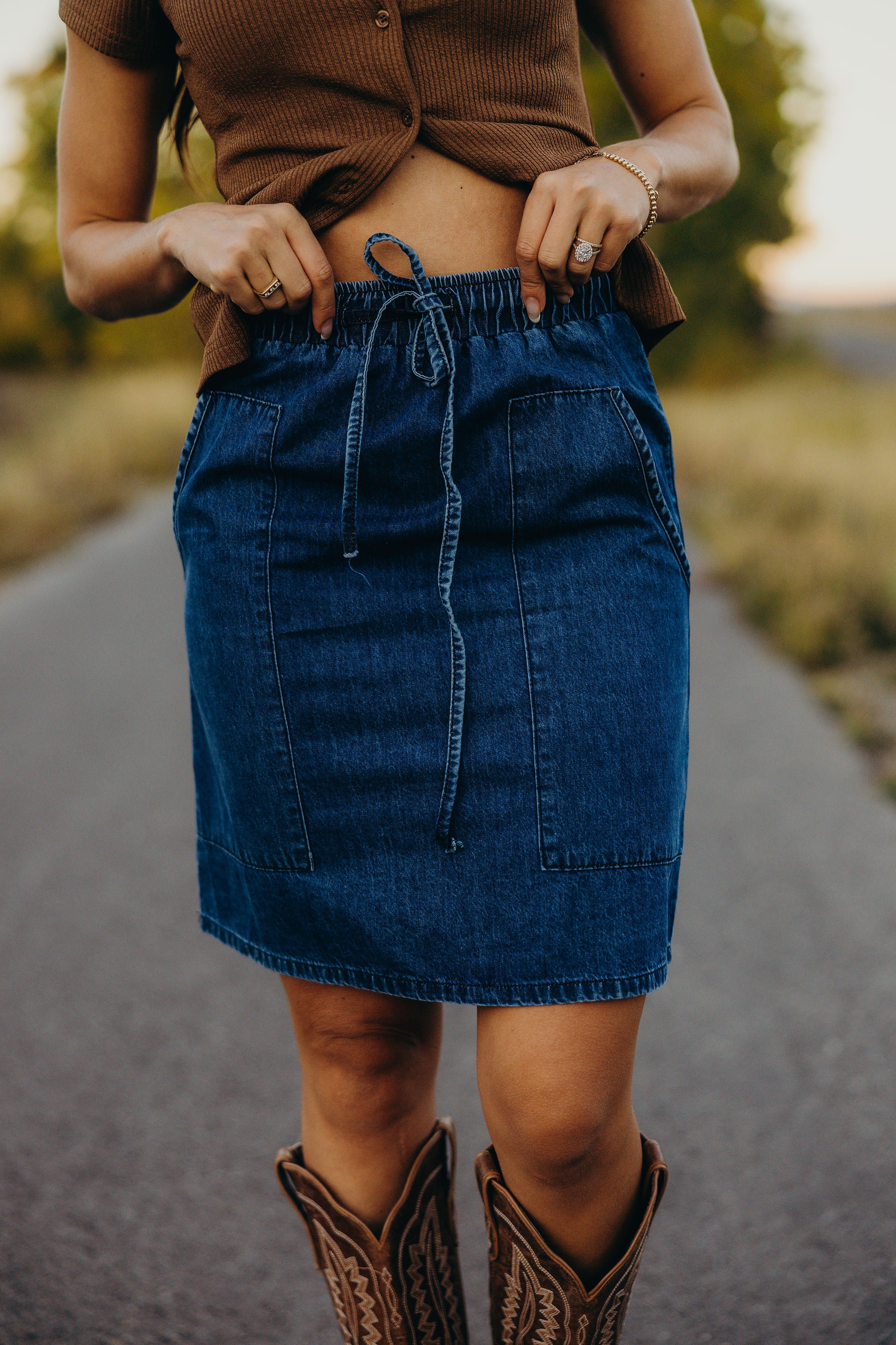 CARGO MINI SKIRT IN MID WASH