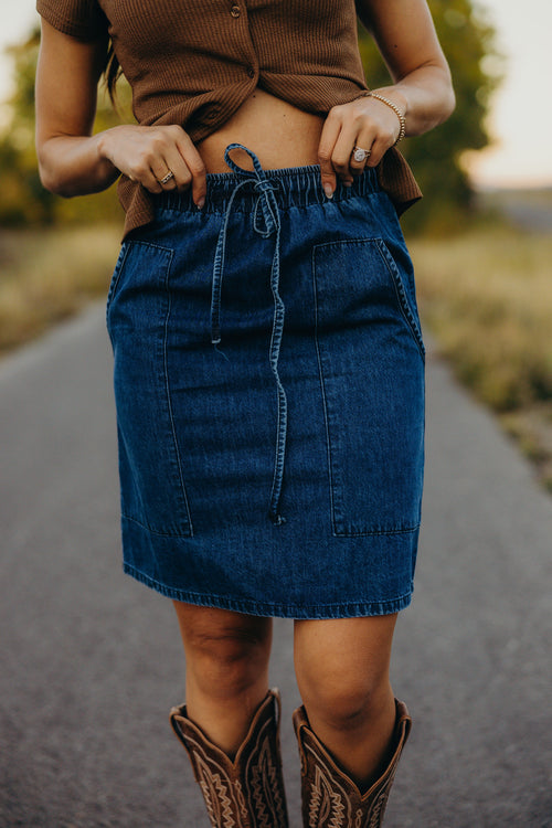 CARGO MINI SKIRT IN MID WASH