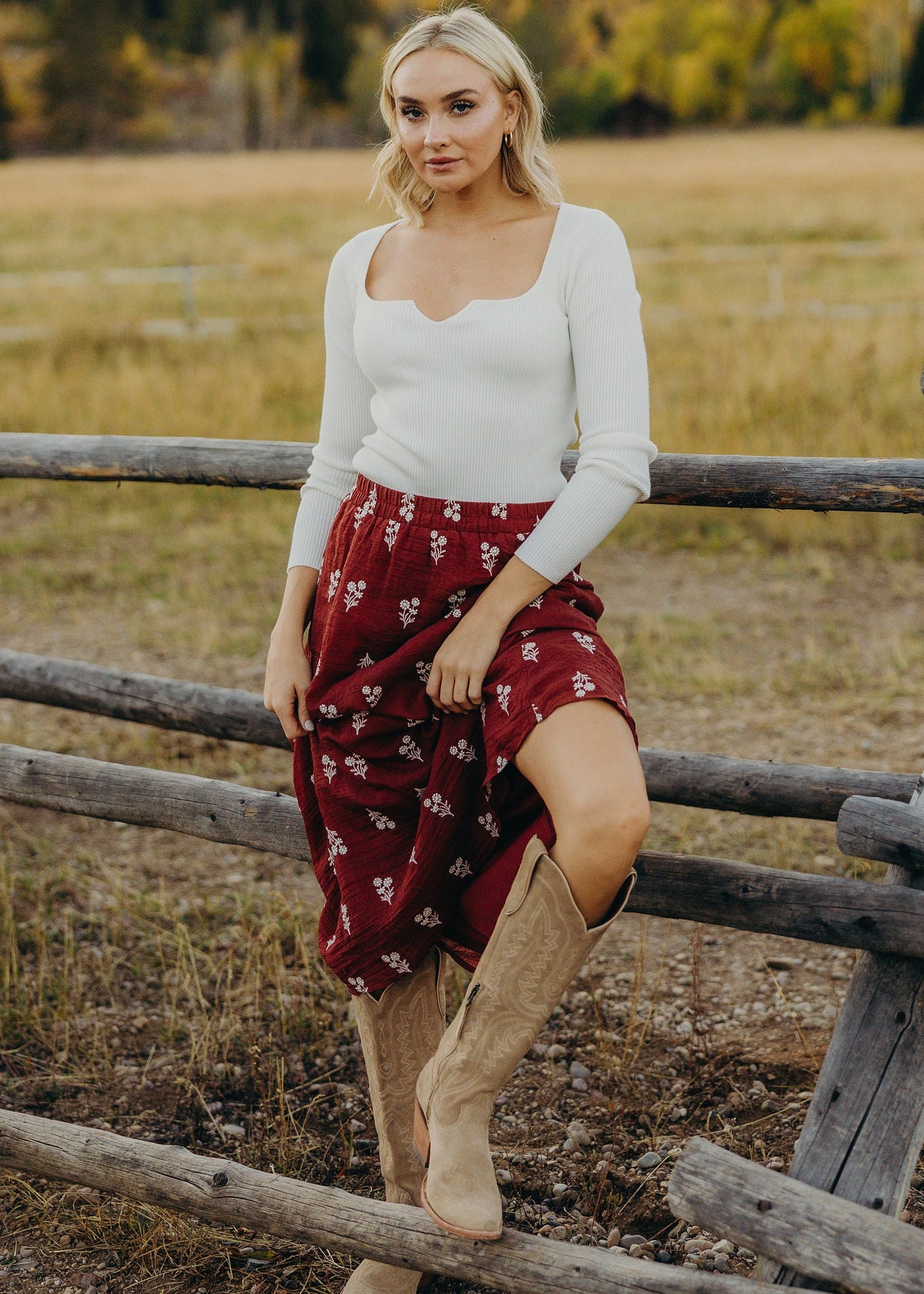 TEXTURED SKIRT IN POINSETTIA