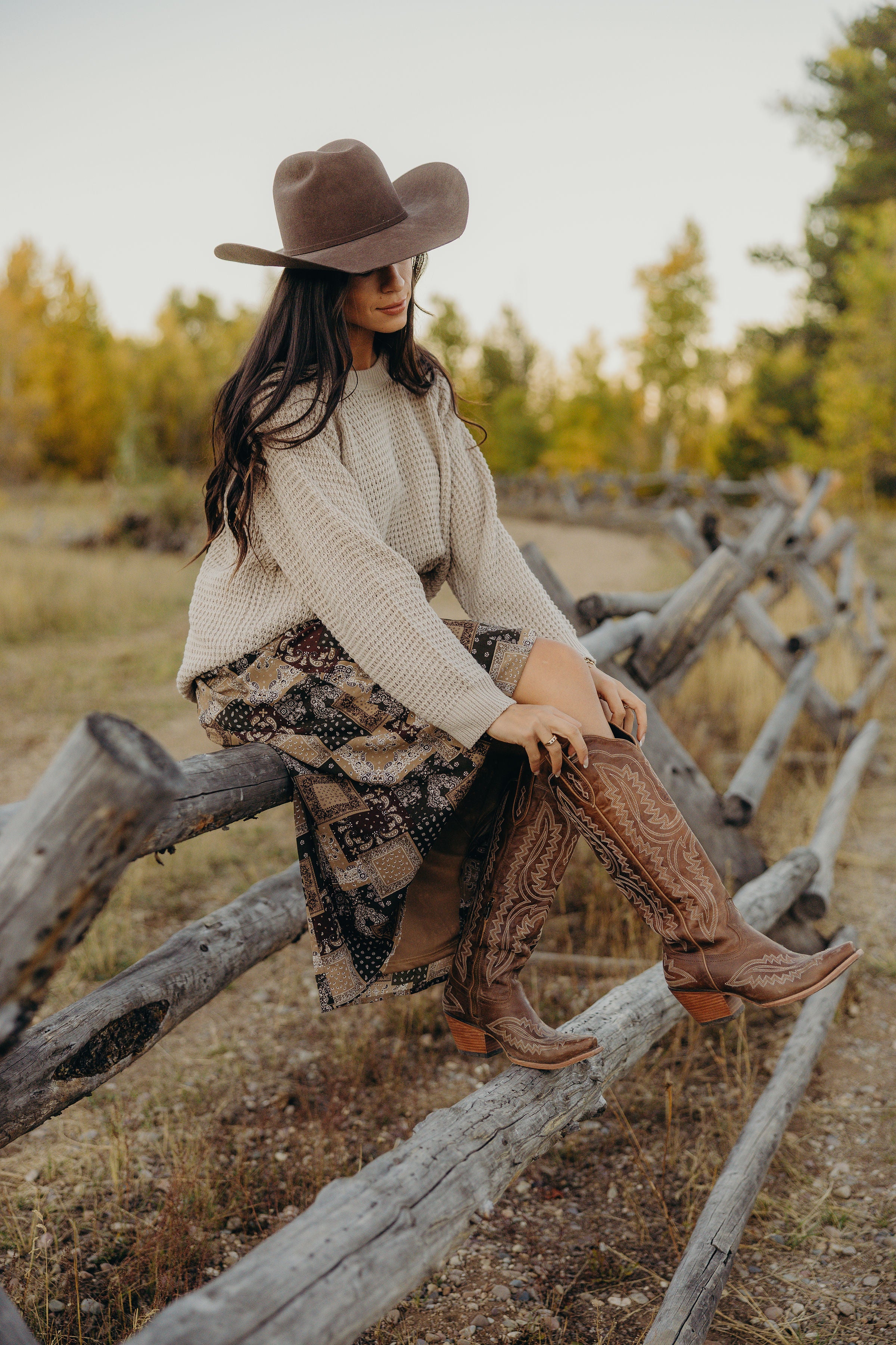 RAGLAN KNIT PULLOVER IN COZY TAUPE