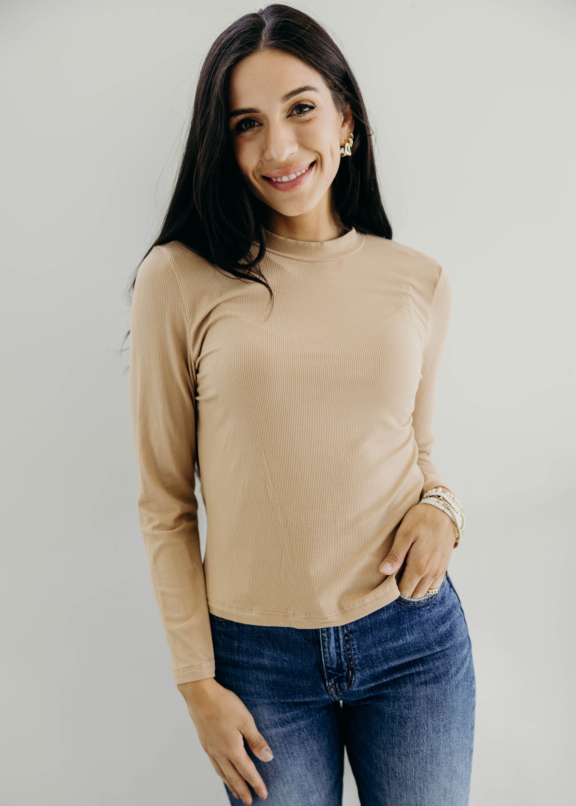 LONG SLEEVE MOCKNECK IN TAUPE