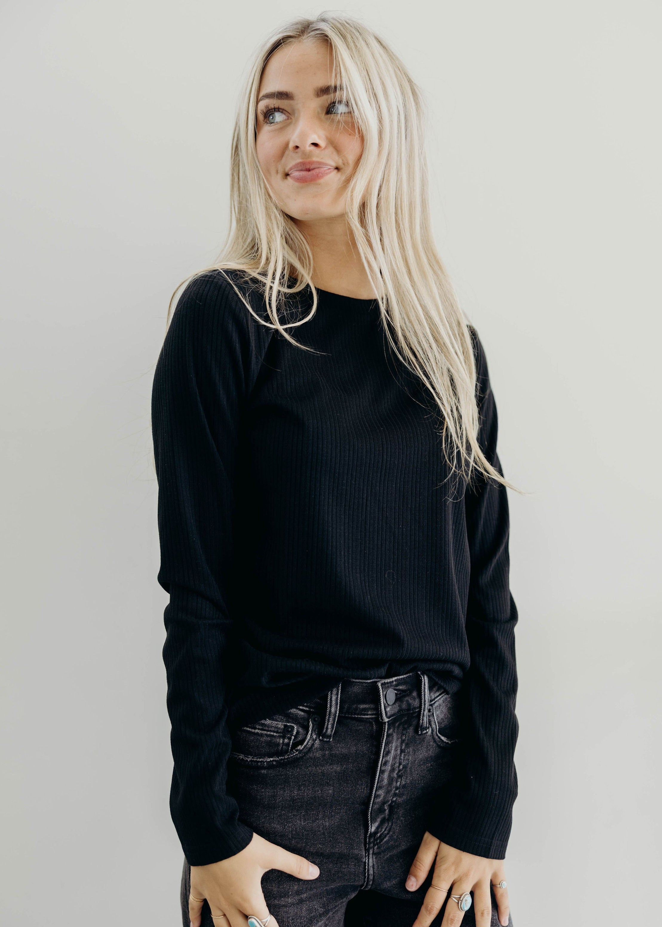 HIGH NECK LONG SLEEVE TEE IN BLACK