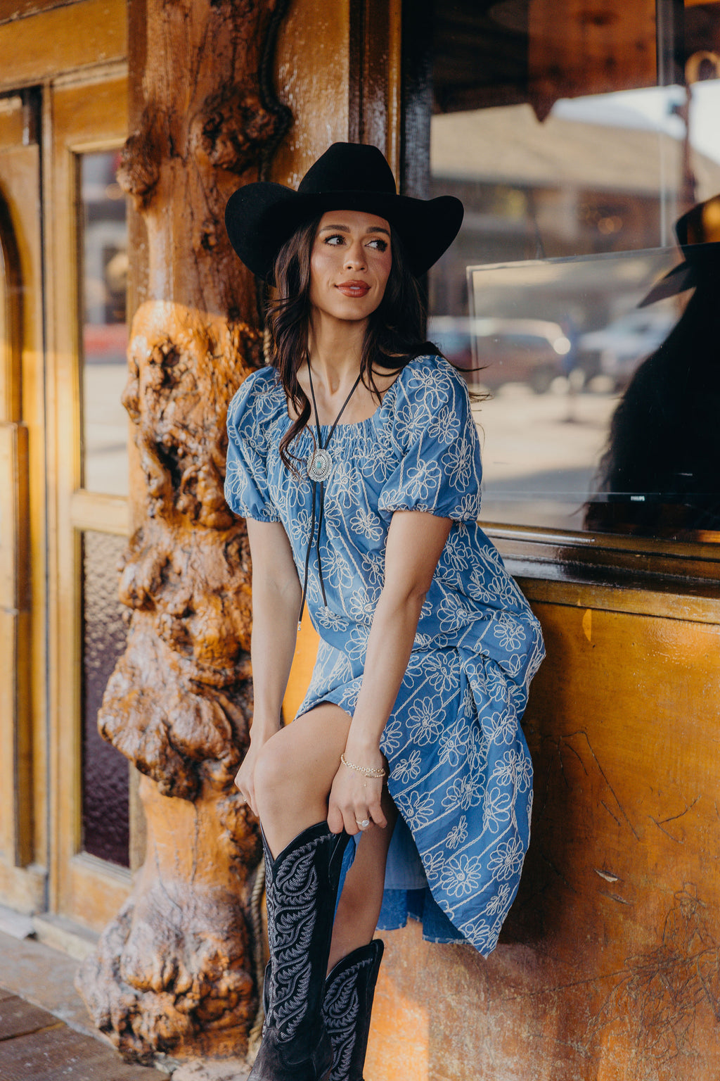 THE JACKSON IN TWISTED DAISIES