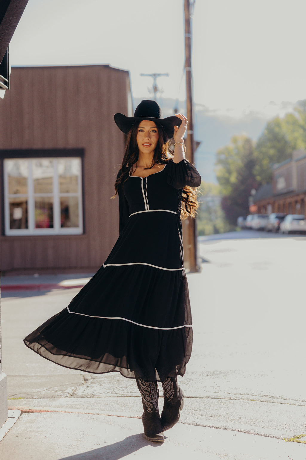 THE IDA IN BLACK TIE