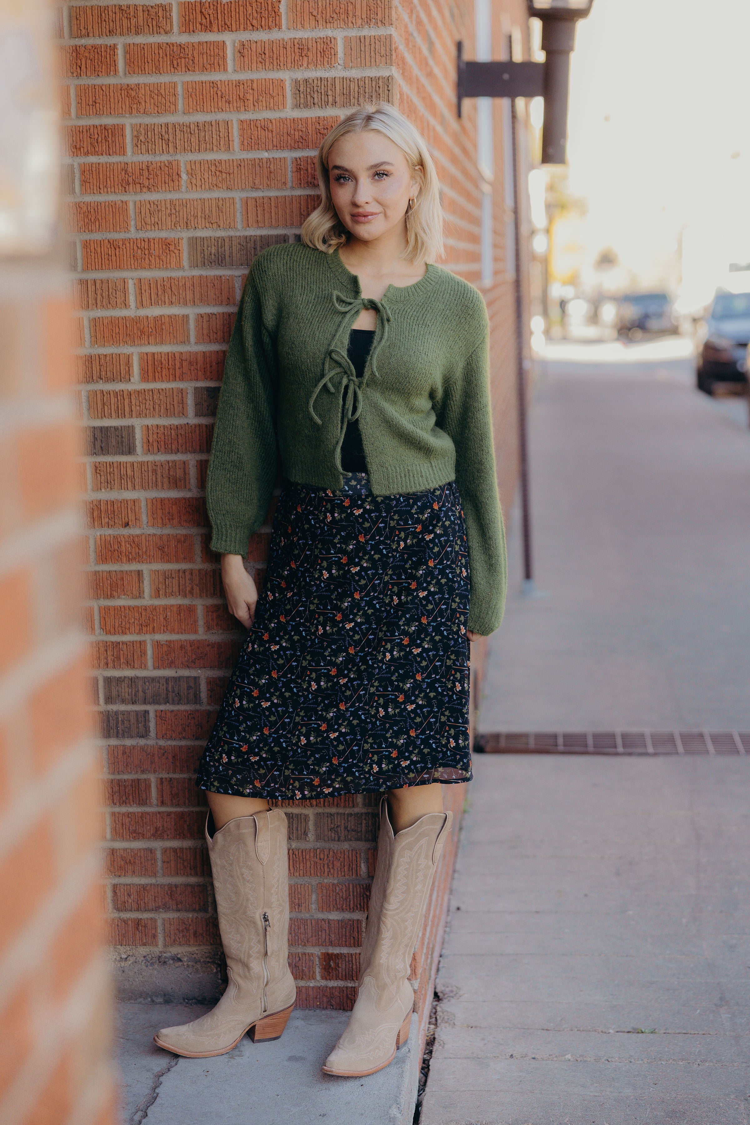 BOW FRONT CROP SWEATER IN CACTUS