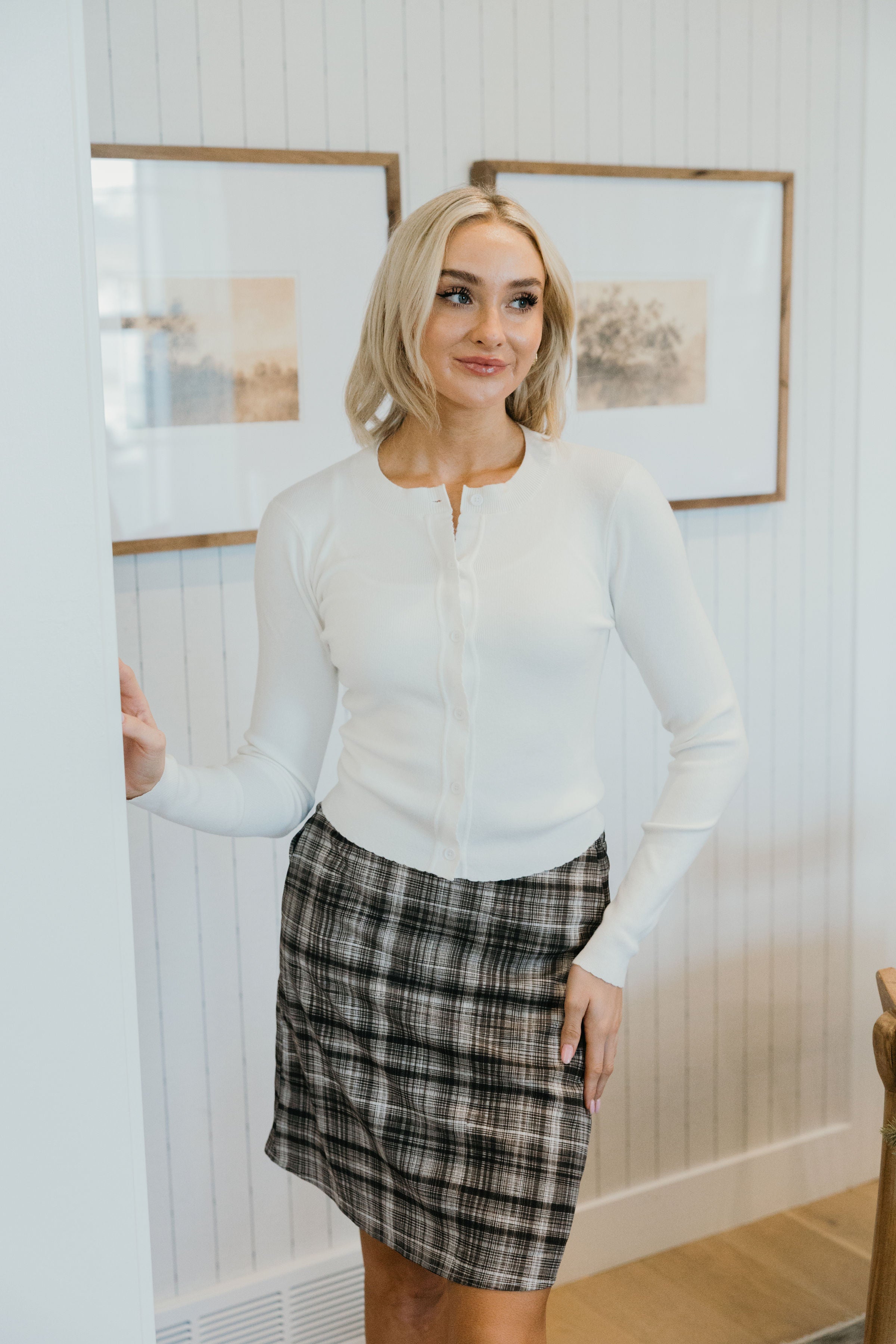 LONG SLEEVE SCALLOP CARDI IN IVORY