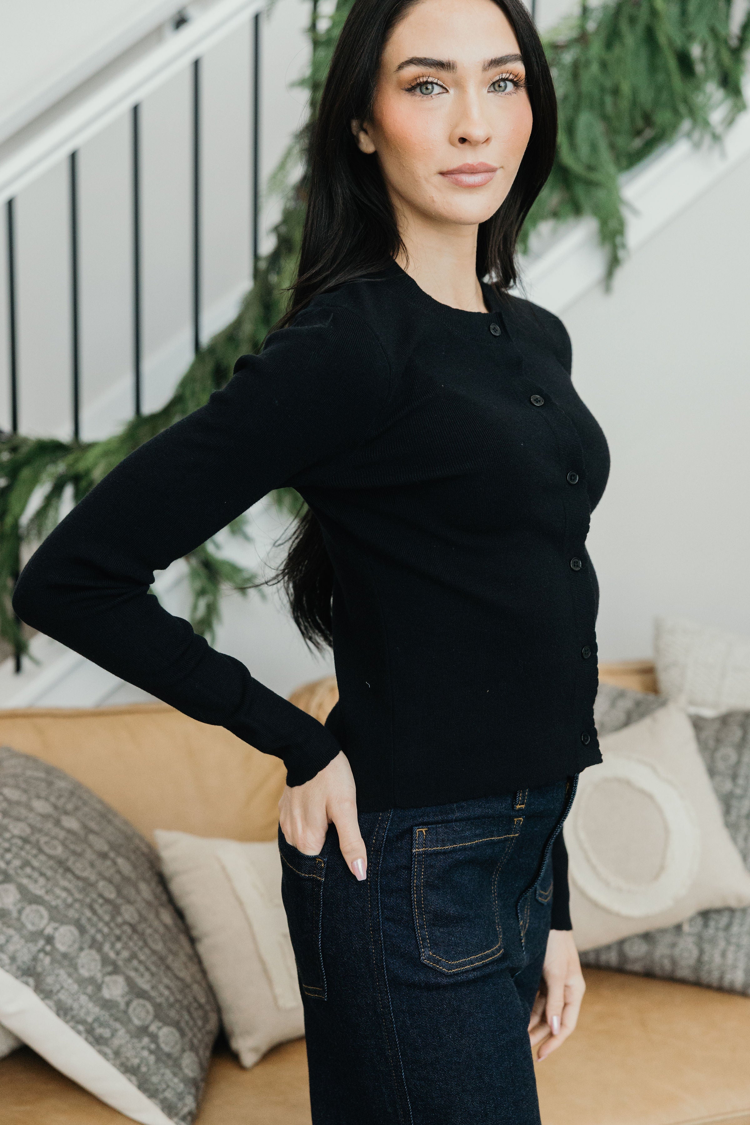 LONG SLEEVE SCALLOP CARDI IN BLACK