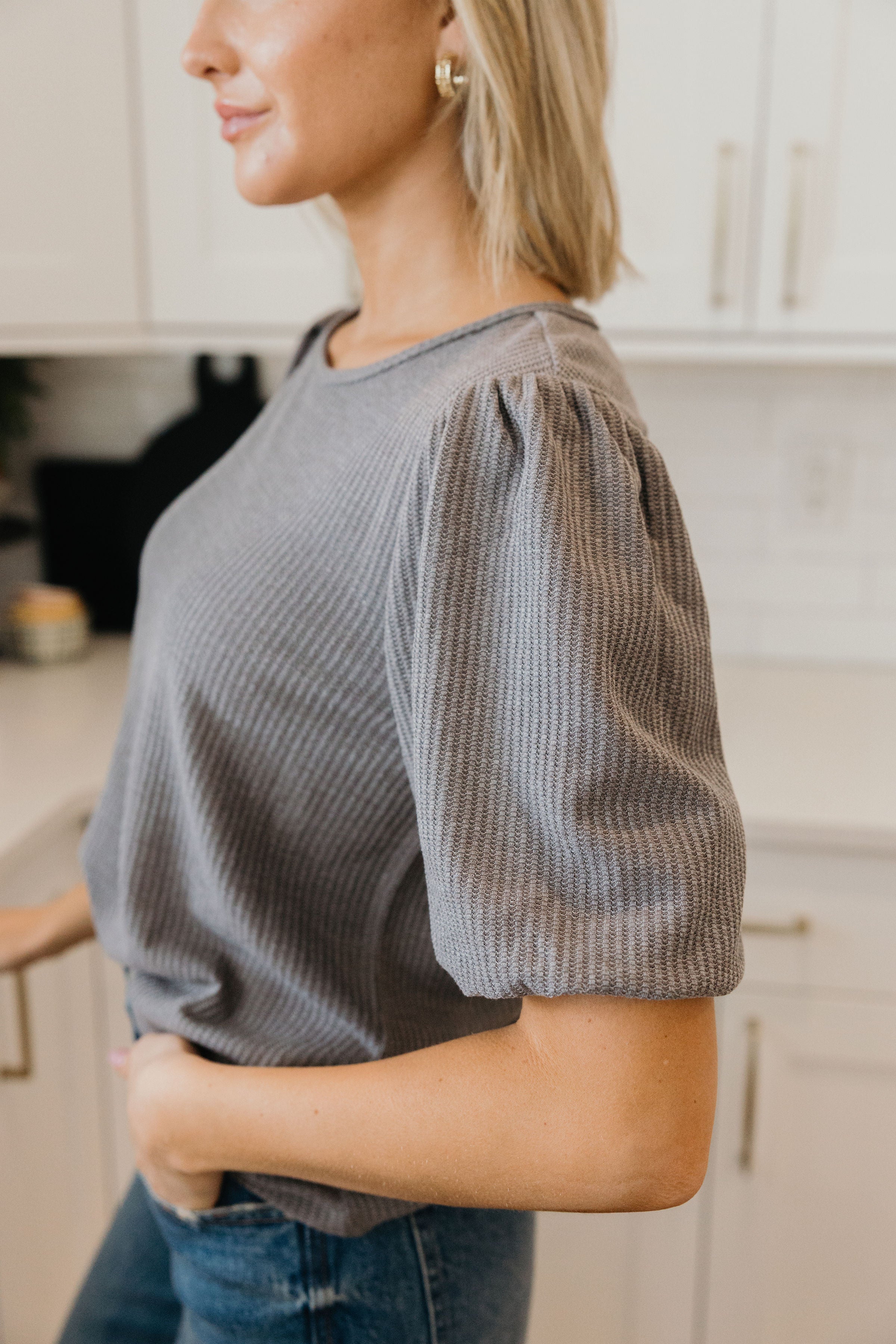 TEXTURED PUFF SLEEVE IN DOVE SLATE