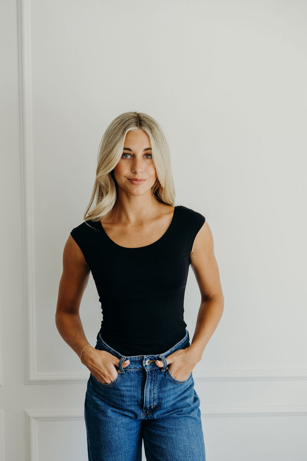 LAYERING CAP SLEEVE IN BLACK