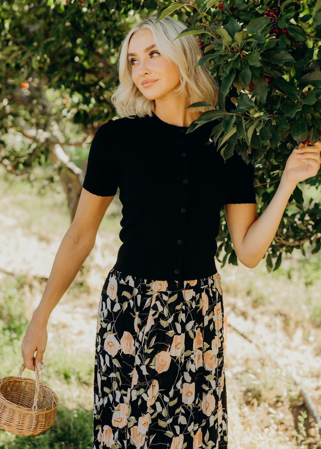 SCALLOPED CARDI IN BLACK