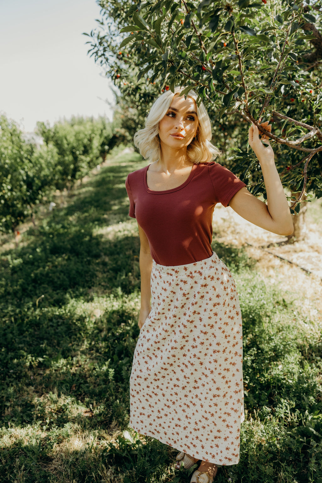 SHORT SLEEVE SCOOP TEE IN GARNET ROSE