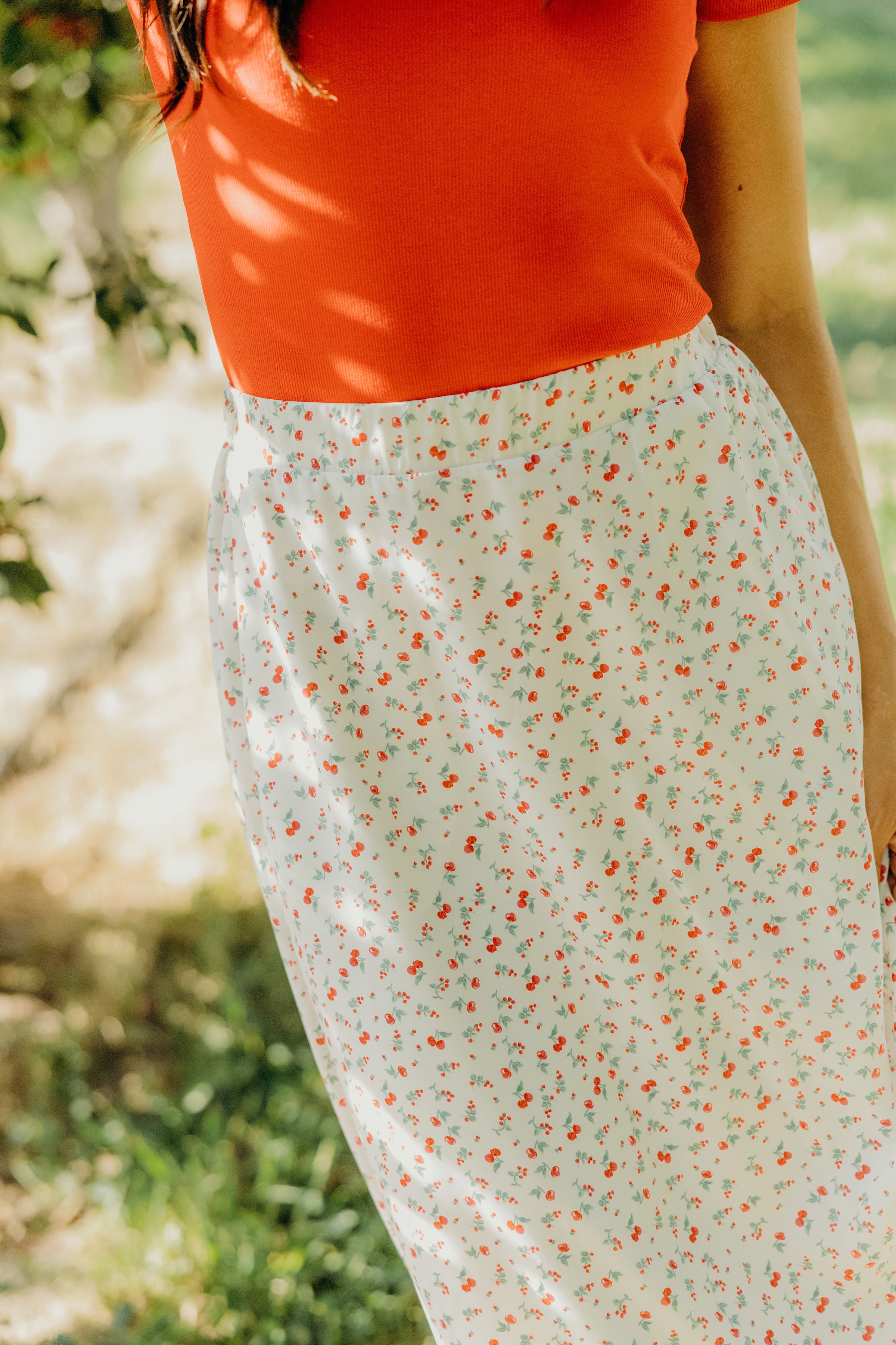 TEXTURED MIDI SKIRT IN JUICY JUBILEE