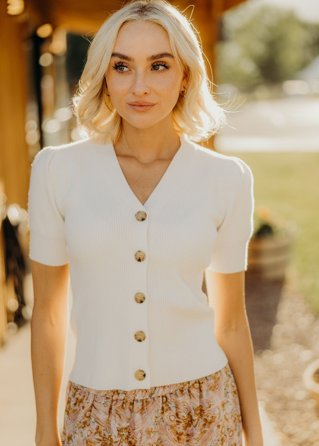 SHORT SLEEVE CARDIGAN IN IVORY