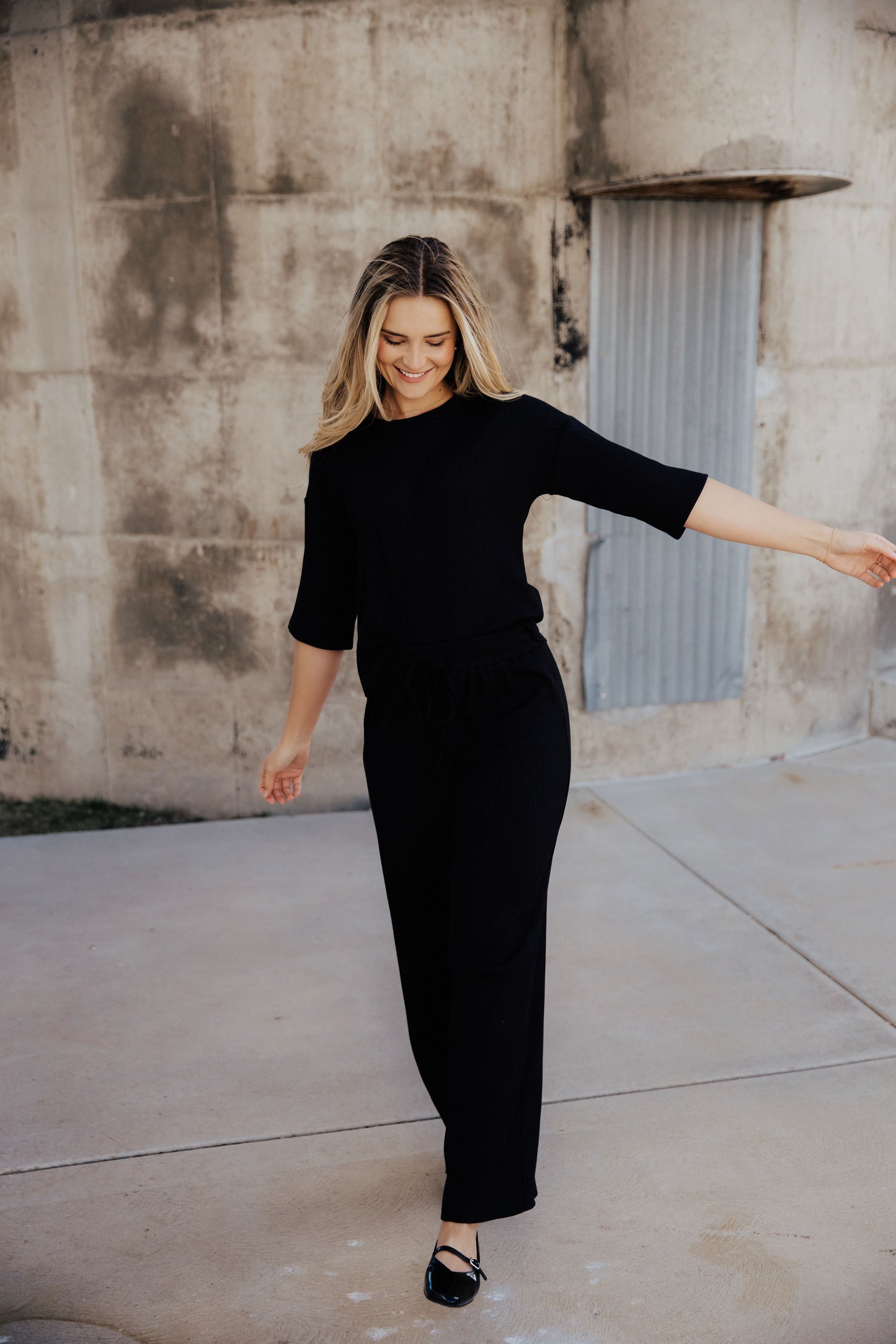 RIBBED KNIT SLOUCHY TEE IN BLACK FINAL SALE