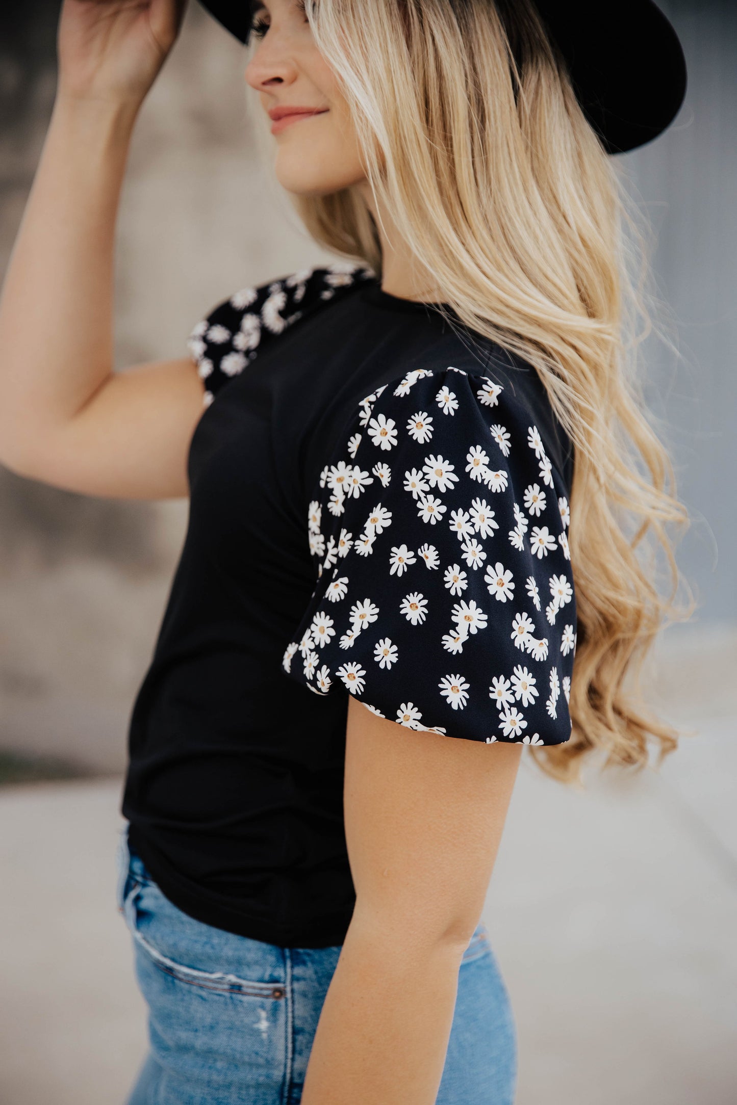 FLORAL SLEEVE BLOUSE IN BLACK DAISY FINAL SALE