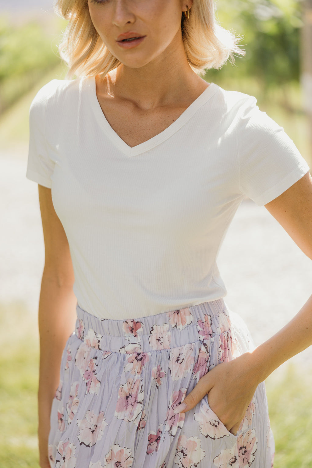 SHORT SLEEVE V NECK IN WHITE