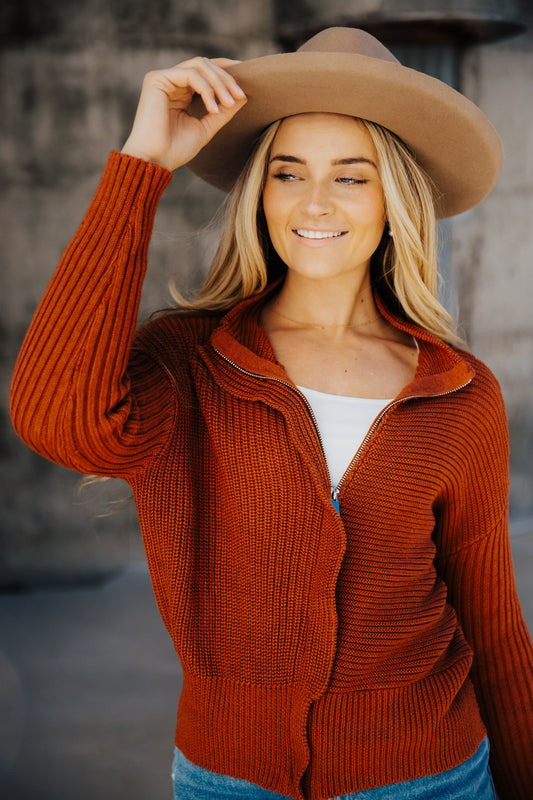 CHUNKY ZIP SWEATER IN RUST