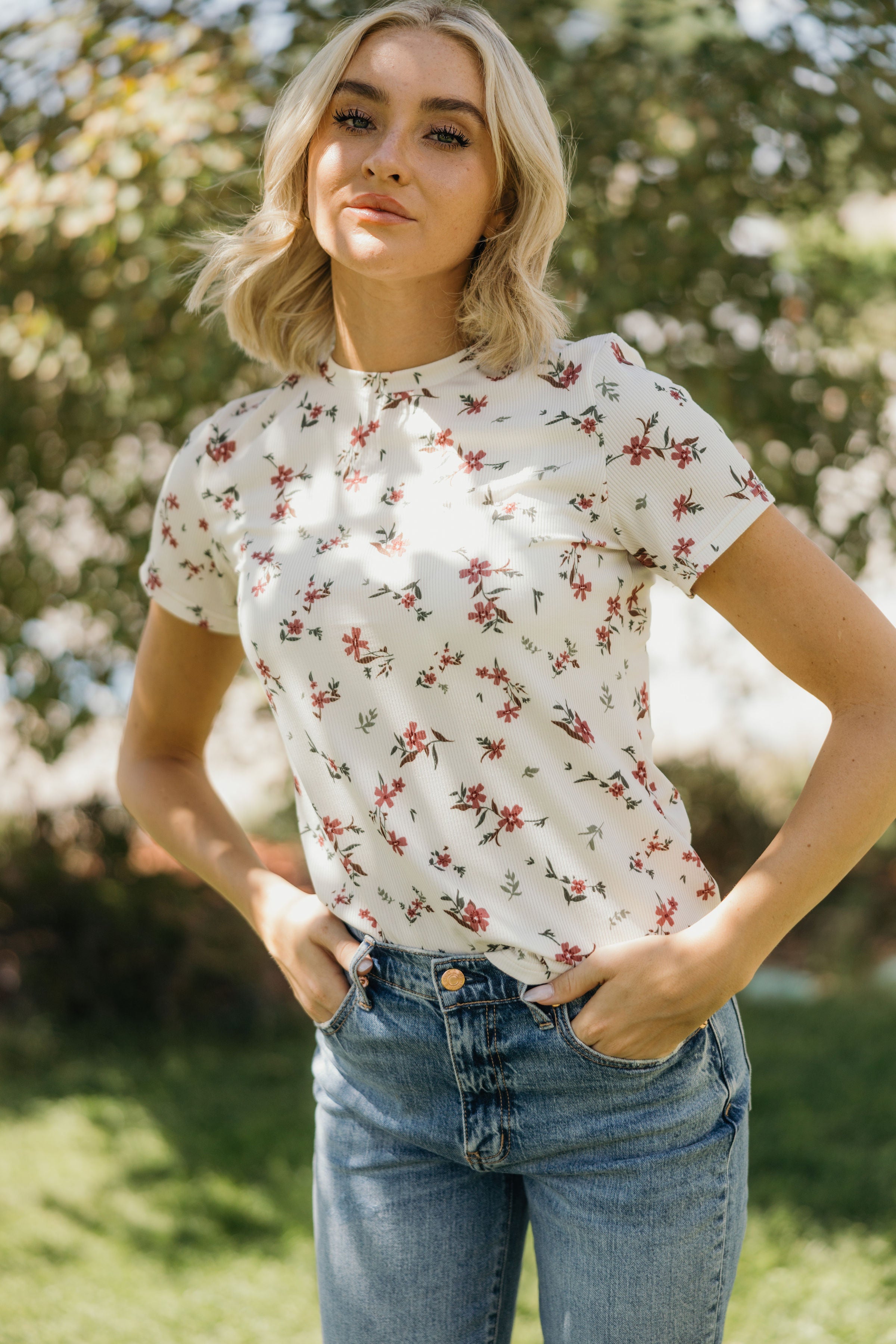 FLORAL RIBBED TEE IN CHERRYWOOD