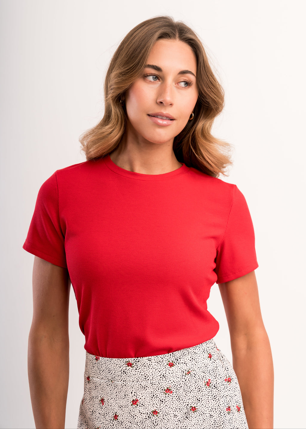 SHORT SLEEVE RIBBED TEE IN POPPY RED