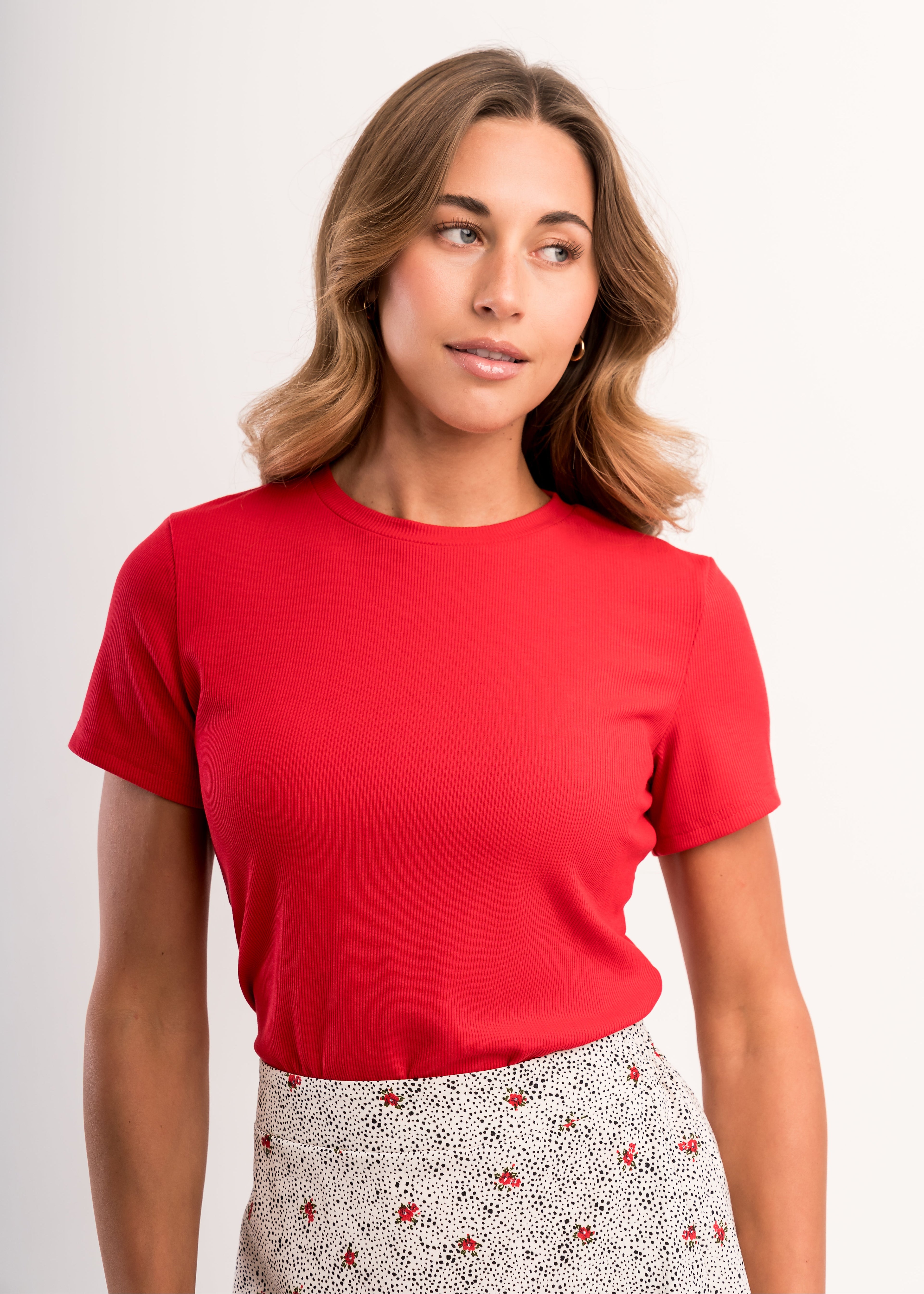 SHORT SLEEVE RIBBED TEE IN POPPY RED